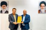 تقدیر مدیرعامل شرکت بهره‌برداری نفت و گاز آغاجاری از رئیس بهداشت و درمان صنعت نفت آغاجاری / سید محسن دهبان‌پور با اهدای لوح